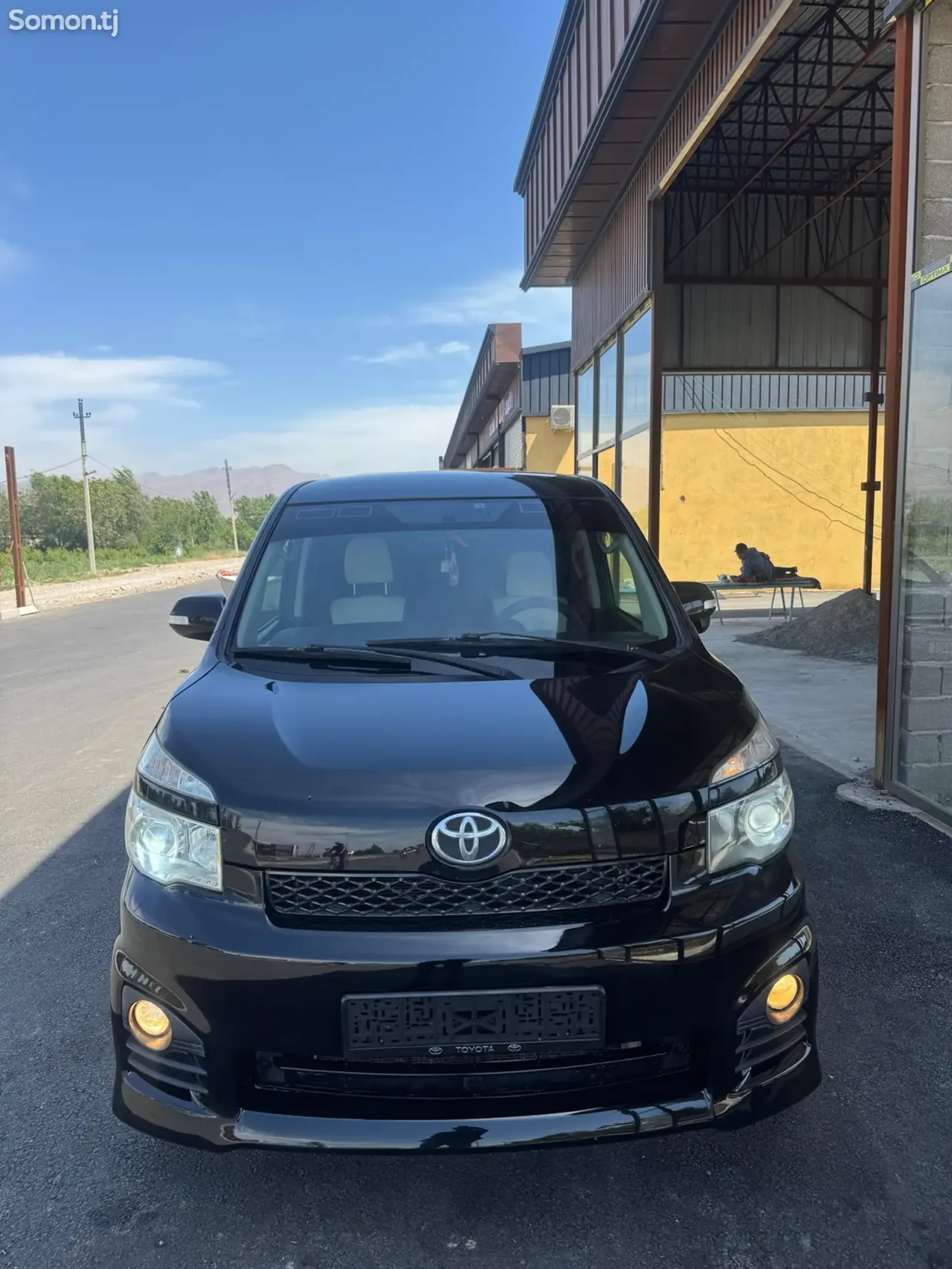 Toyota Voxy 2010 · 2.0 AT
