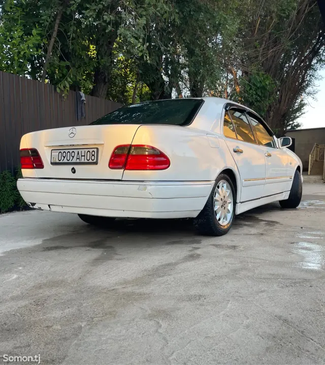 Mercedes-Benz E class 1996 · 2.3 AT