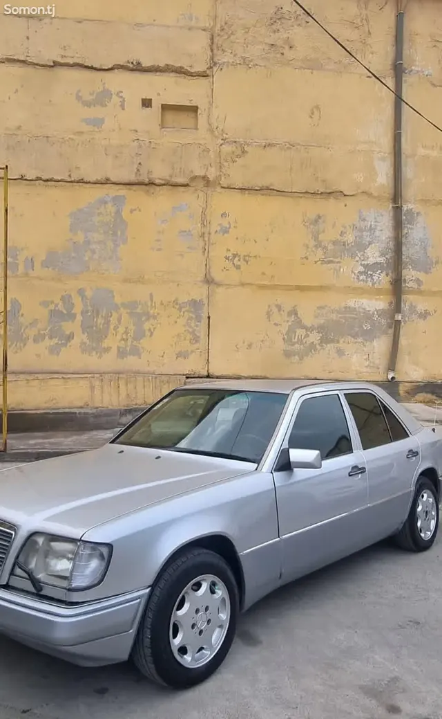 Mercedes-Benz W124 1995 · 2.5 MT