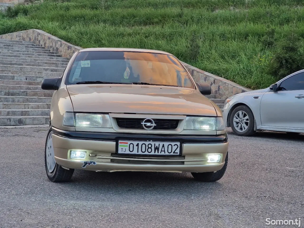 Opel Vectra A 1991 · 1.6 MT