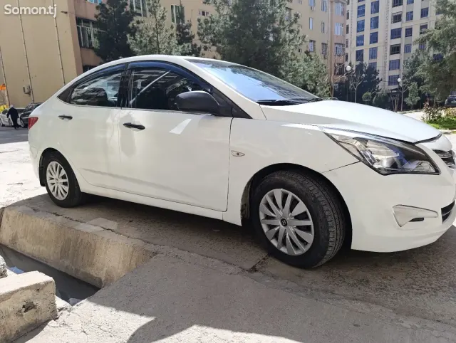Hyundai Solaris 2015 · 1.4 MT