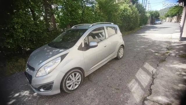 Chevrolet Spark 2014 · 1.0 AT