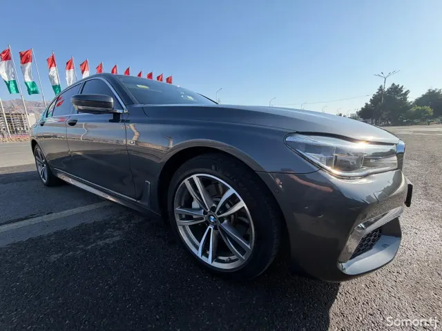 BMW 7 series 2016 · 3.5 AT