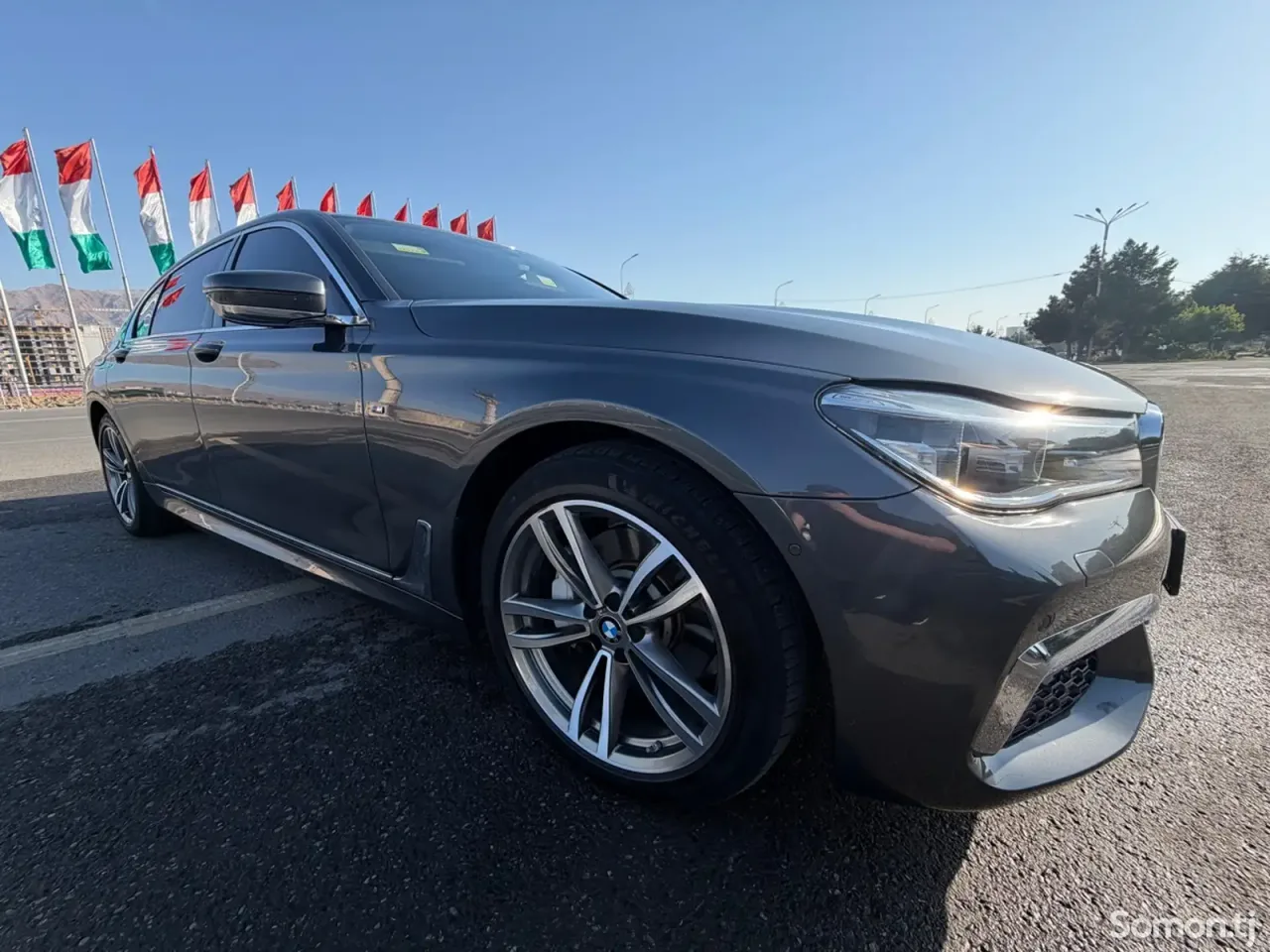 BMW 7 series 2016 · 3.5 AT
