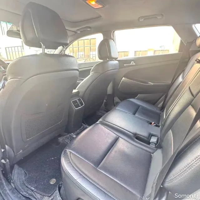 Hyundai Tucson 2015 · 1.6 AT