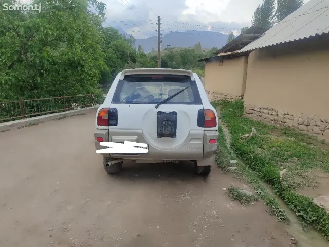 Toyota RAV 4 1998 · 2.0 AT