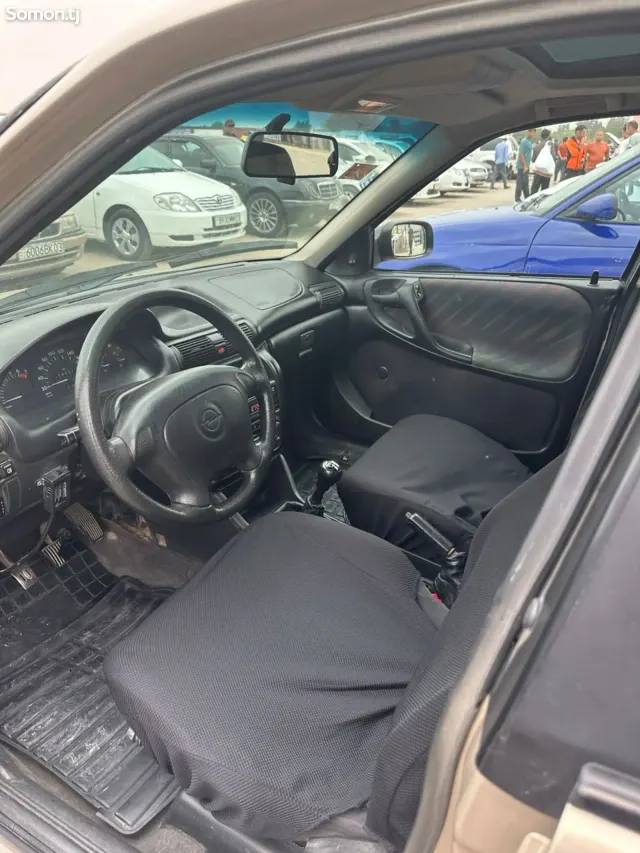 Opel Astra F 1996 · 1.6 MT