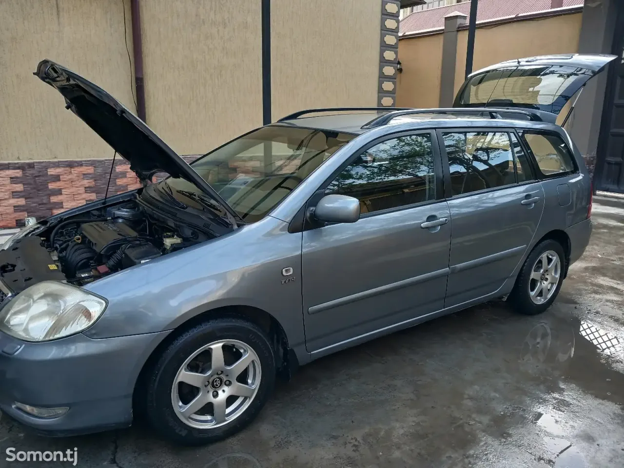 Toyota Corolla 2004 · 1.6 MT