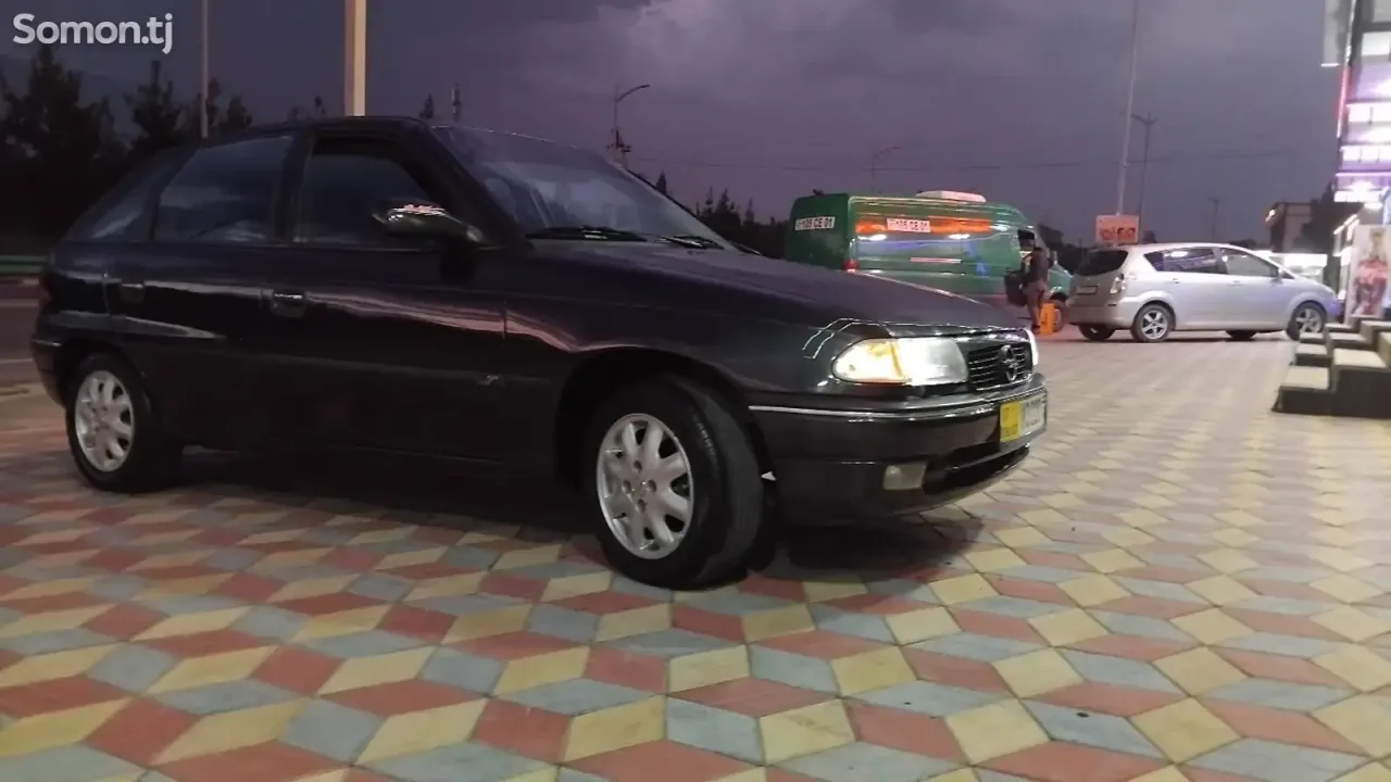 Opel Astra F 1997 · 1.6 MT
