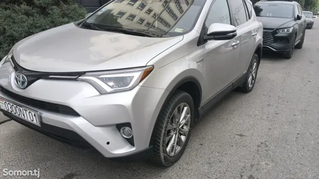 Toyota RAV 4 2017 · 2.4 AT