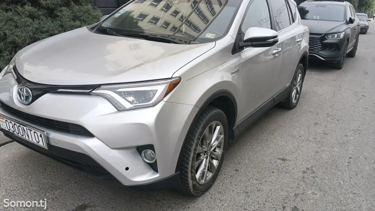 Toyota RAV 4 2017 · 2.4 AT