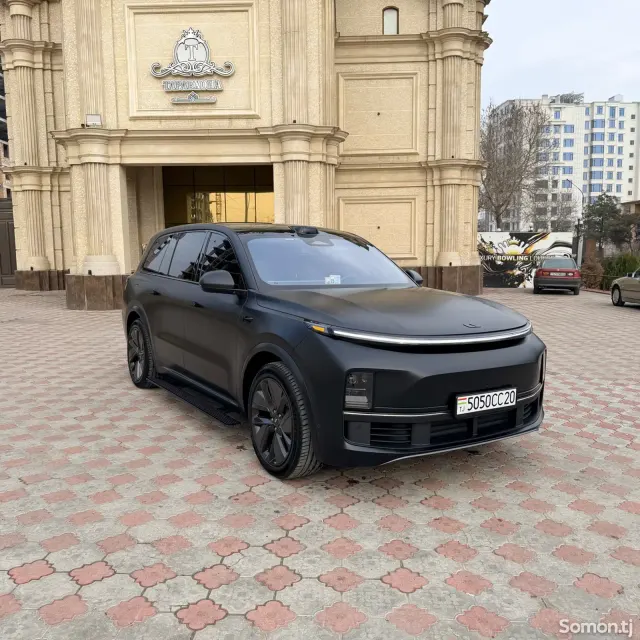 Li Auto (Lixiang) L9 2025 · AT