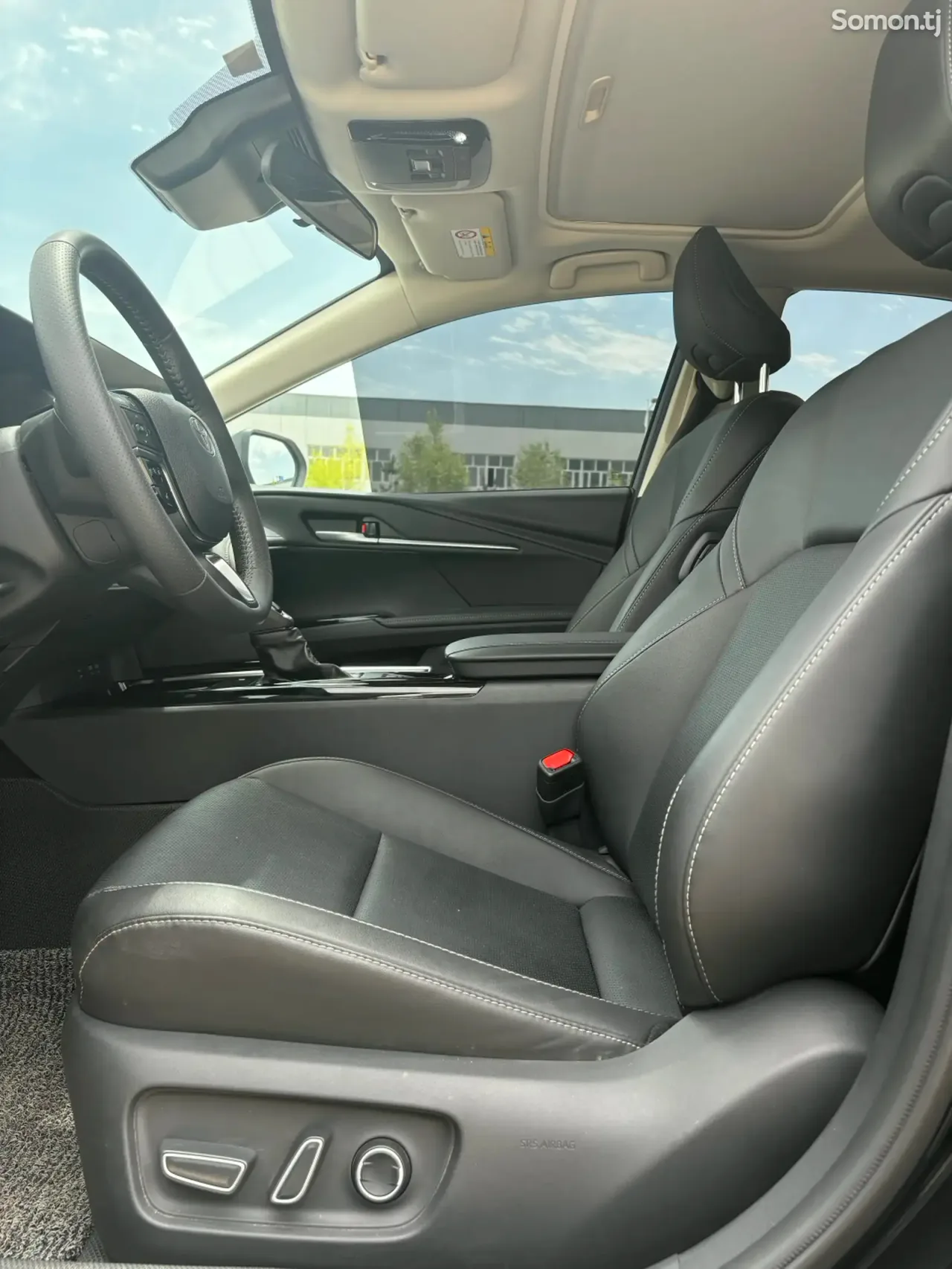 Toyota Camry 2025 · 2.0 AT