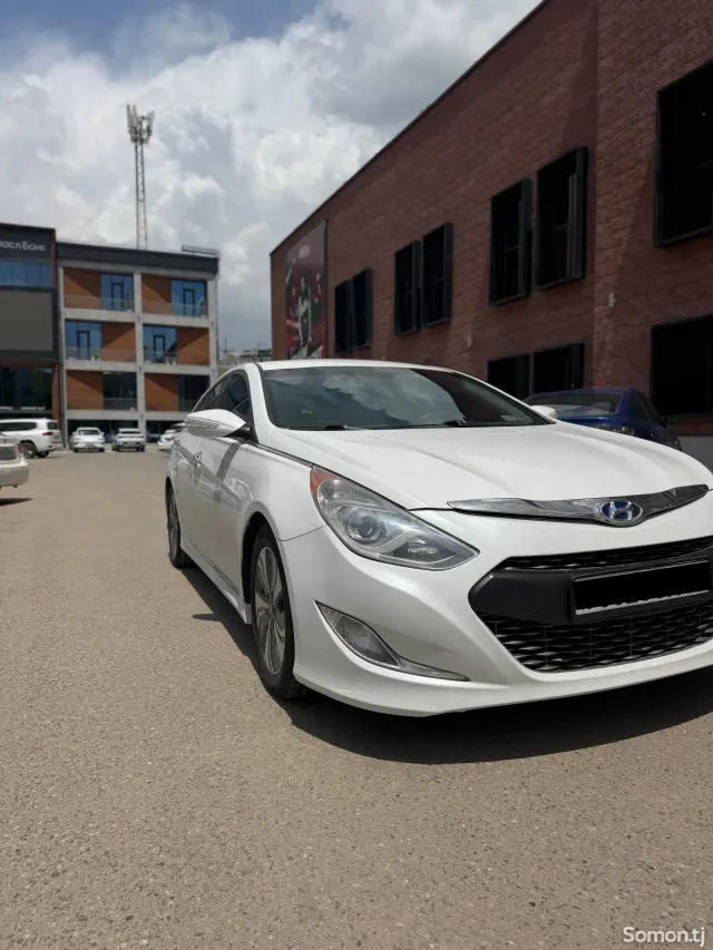Hyundai Sonata 2013 · 2.4 AT