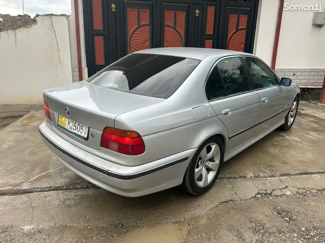 BMW M5 1998 · 2.3 AT