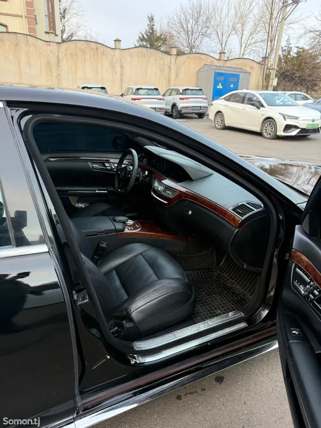 Mercedes-Benz S class 2011 · 5.5 AT