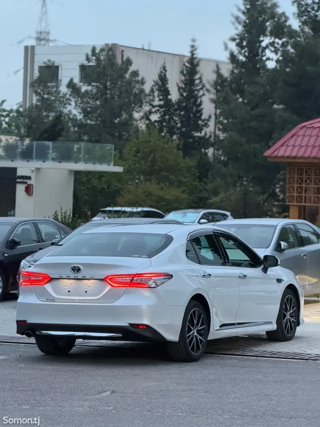 Toyota Camry 2018 · 2.5 AT