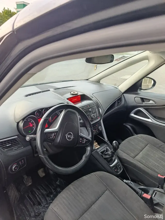 Opel Zafira 2012 · 1.6 MT