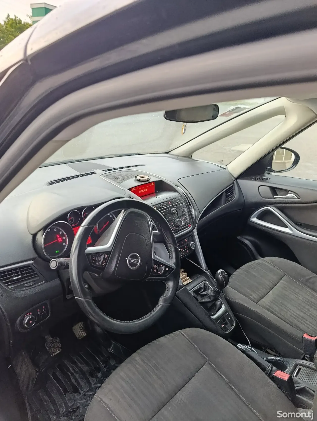 Opel Zafira 2012 · 1.6 MT