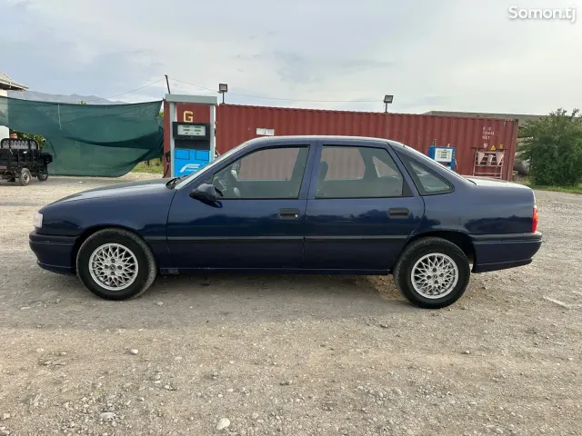 Opel Vectra B 1993 · 1.6 MT