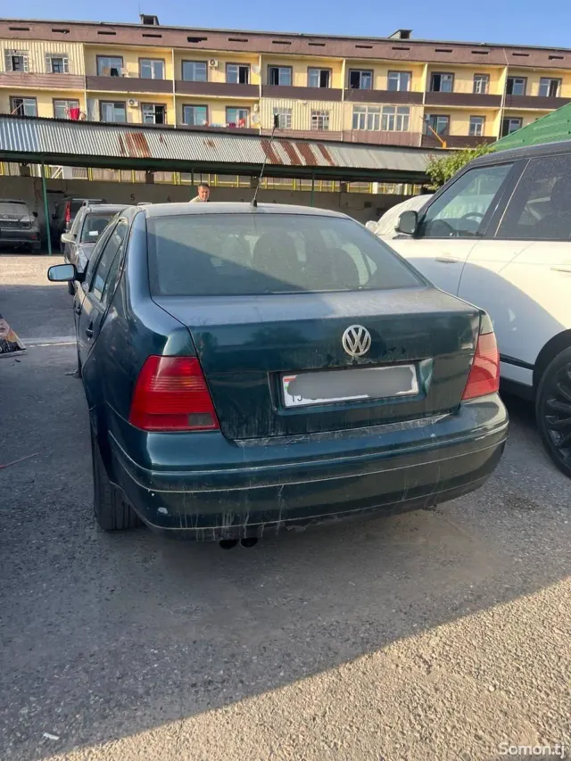 Volkswagen Bora 1999 · 1.6 AT
