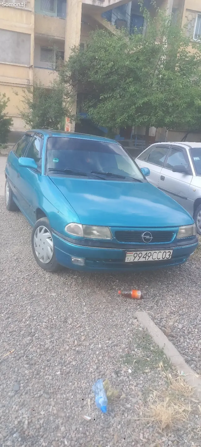 Opel Astra F 1996 · 1.6 MT