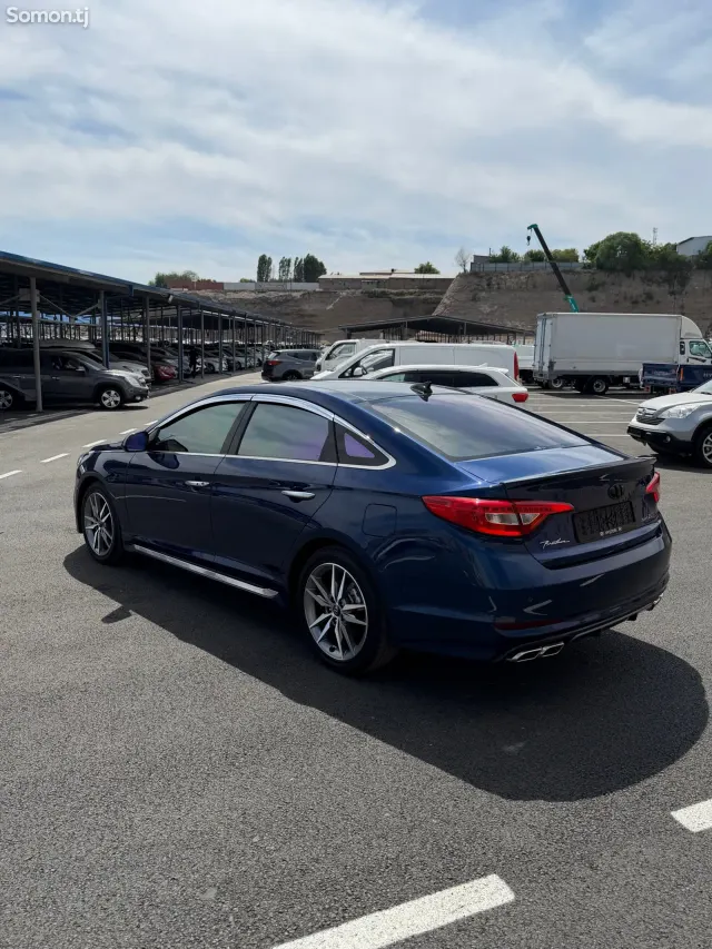 Hyundai Sonata 2015 · 2.0 AT