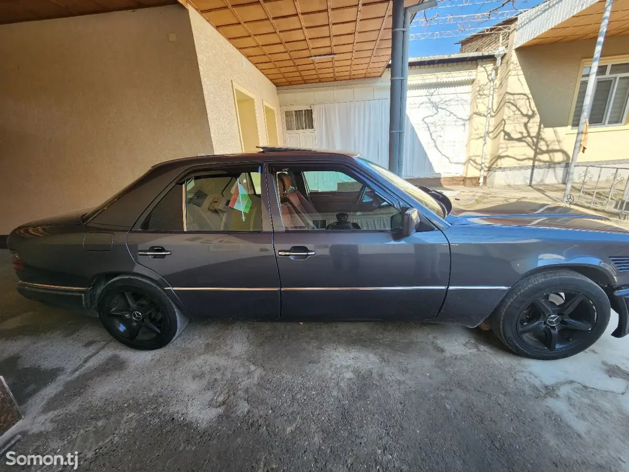 Mercedes-Benz W124 1991 · 2.0 MT