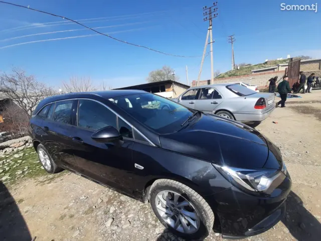 Opel Astra K 2016 · 1.6 AT