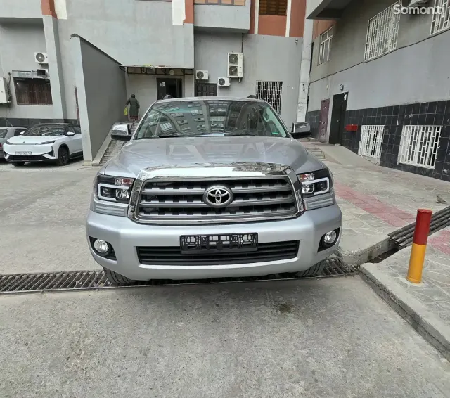 Toyota Sequoia 2018 · 5.7 AT