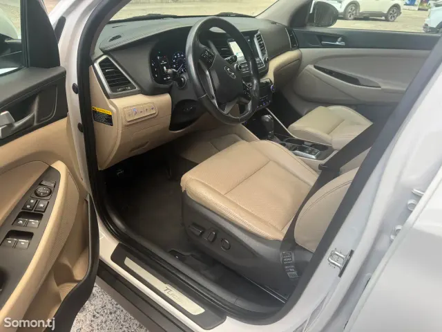 Hyundai Tucson 2016 · 1.6 AT