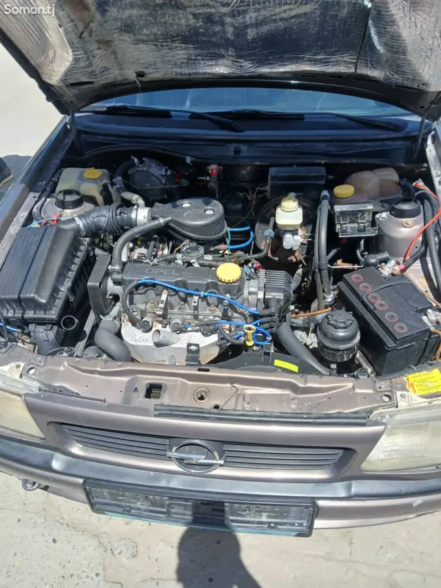 Opel Astra F 1998 · 1.6 MT