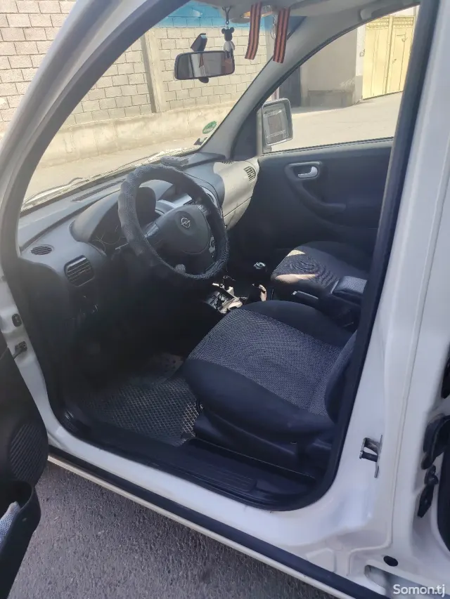Opel Combo 2010 · 1.3 MT