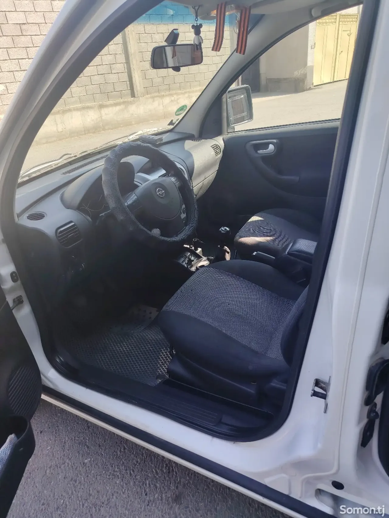 Opel Combo 2010 · 1.3 MT