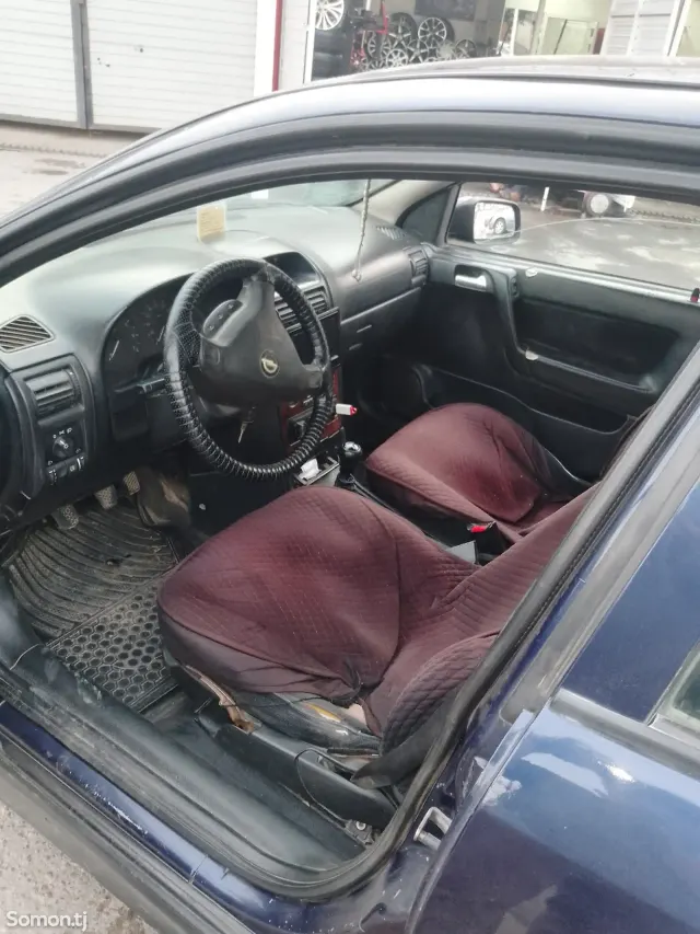 Opel Astra G 1998 · 1.6 MT