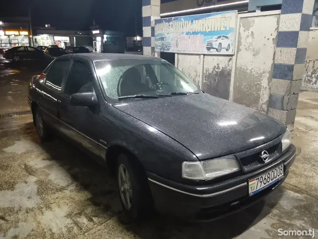 Opel Vectra A 1993 · 1.6 MT