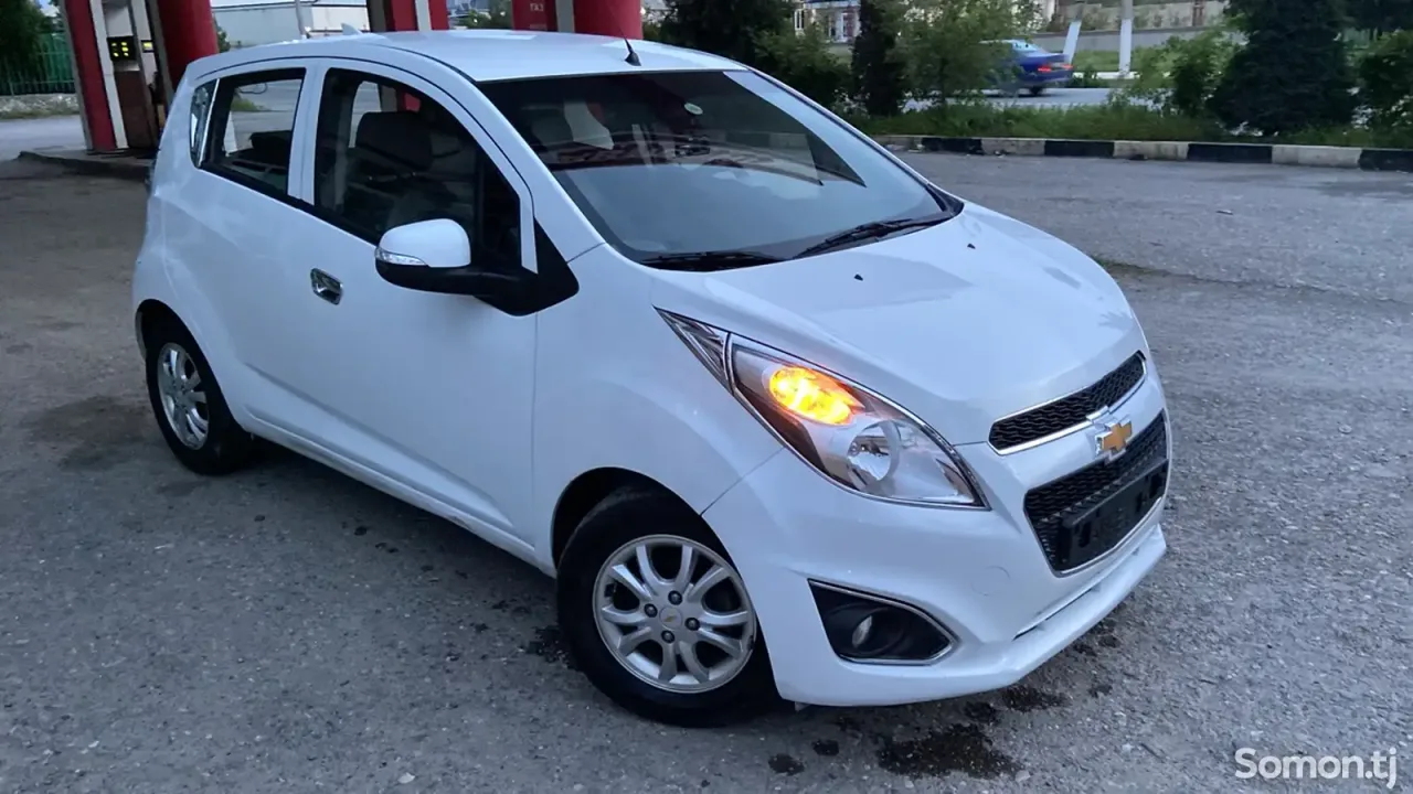 Chevrolet Spark 2015 · 1.0 AT