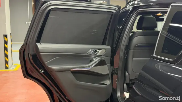 BMW X7 2023 · 4.0 AT