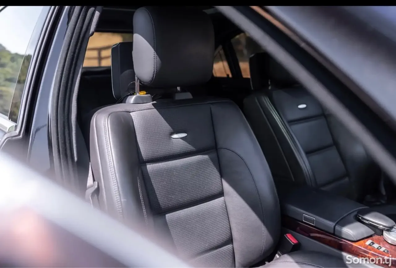 Mercedes-Benz S class 2012 · 6.3 AT