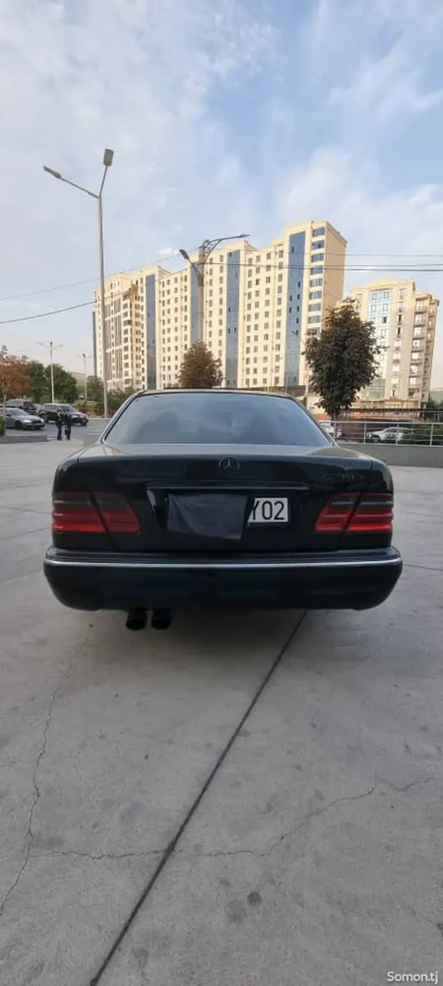 Mercedes-Benz E class 1988 · 5.5 AT
