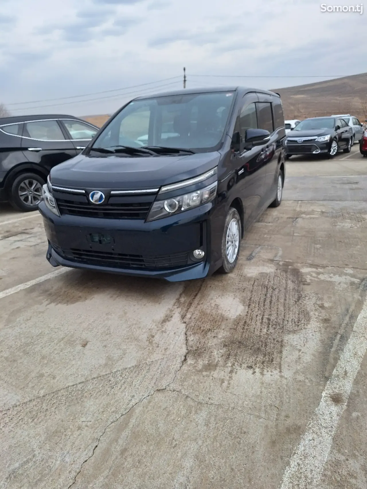 Toyota Voxy 2014 · 1.8 AT
