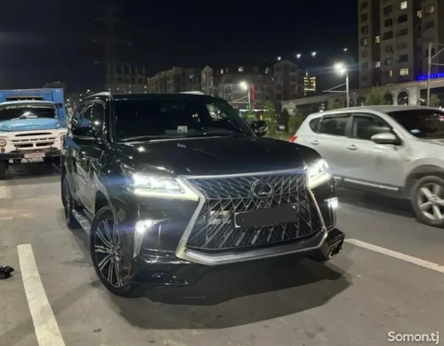 Lexus LX series 2018 · 5.7 AT