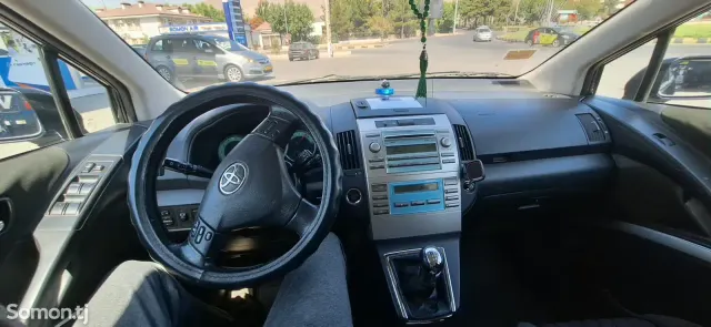Toyota Verso 2008 · 2.2 MT