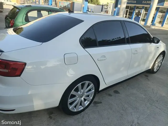 Volkswagen Jetta 2014 · 1.8 AT