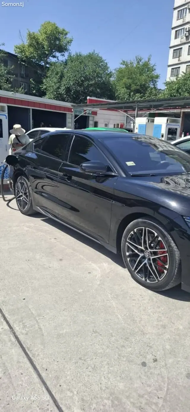 BYD Han 2025 · AT