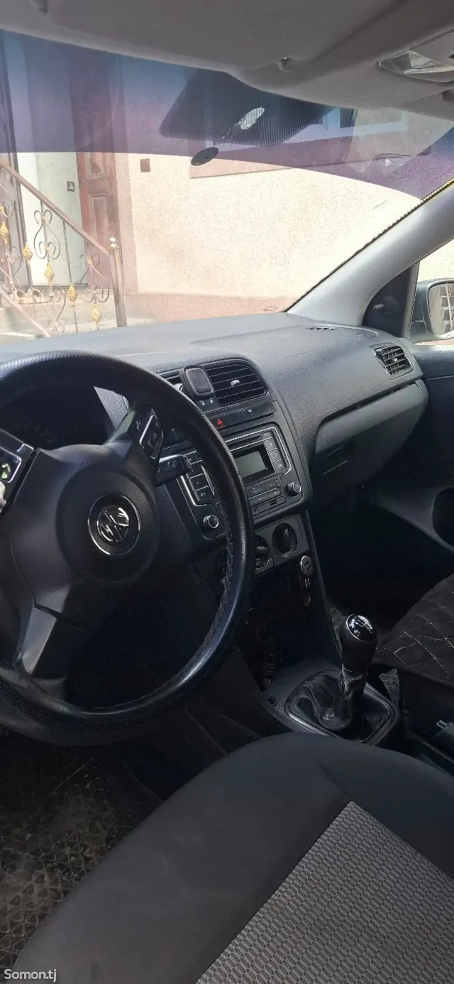 Volkswagen Polo 2013 · 1.6 MT