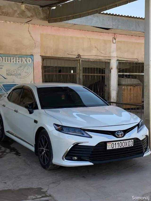 Toyota Camry 2018 · 2.5 AT