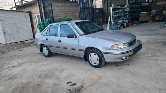 Daewoo Nexia 1995 · 1.6 MT