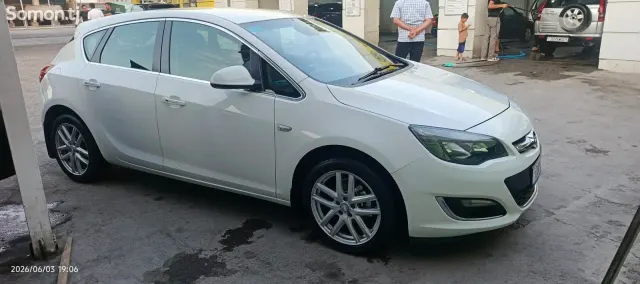Opel Astra J 2014 · 1.6 AT