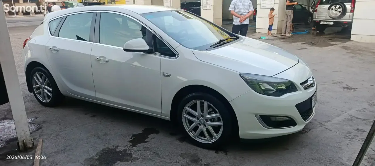 Opel Astra J 2014 · 1.6 AT